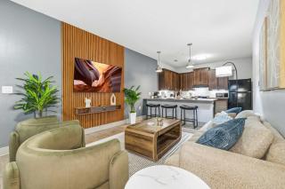 March Madness Stay Modern 2BR Free Parking Walk to Lucas Oil - 3