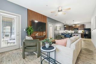 March Madness Downtown Indy 2BR Free Parking Walk to Lucas Oil - 2