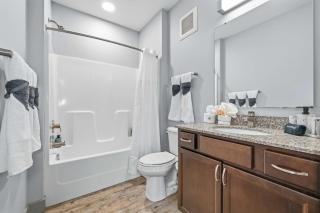 March Madness Downtown Indy 2BR Free Parking Walk to Lucas Oil - 2