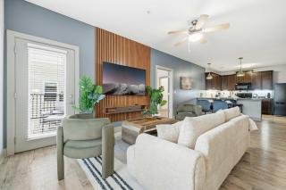 Modern Downtown Indy 2BR Free Parking Walk to Lucas Oil & March Madness - 1