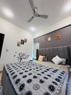Celestia Suites, Near Prem Mandir - 9
