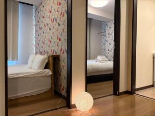 Yoshi no Kyo 607 - 2-Min Walk to Kuromon Market - Family Suite with 2 Bedrooms - 2 Toilets & 1 Bathroom - Heated Living Room Floor - Near Dotonbori - 1