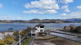 Lakeside Retreat - 9