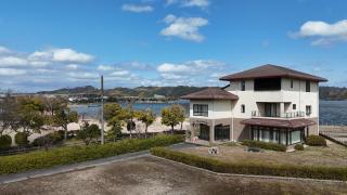 Lakeside Retreat - 8