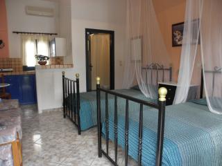 Danae Villa - Fira - 6