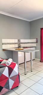 Marli Guesthouse Self-Catering - 8