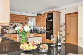 Luxury Spa House - 4