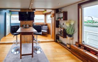 Amazing Ship In Manstad With House Sea View - 5