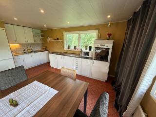 2 hus 240kvm med bastu, max 12 personer - 2