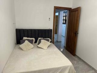 Beautiful Villa with Garden Luxury Neighborhood, secure - 4