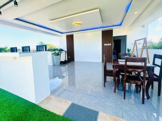 The Penthouse with Outdoor Jacuzzi - 7