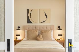 Romantic Hideaway Near Acropolis, Tub & Fireplace! - 2