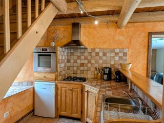 Maison de charme restaurée au bord d'un ruisseau avec terrasse, proche activités de plein air et confort moderne - FR-1-582-225 -  - 3