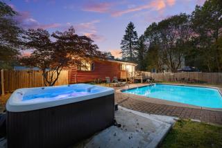 Experience Four Seasons in the Poconos - hot tub, lakeview - 0