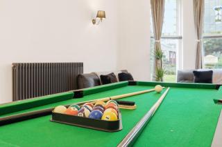 NEW Apartment with Pool Table and Parking Sleeps 7 - 3