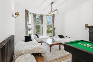 NEW Apartment with Pool Table and Parking Sleeps 7 - 7