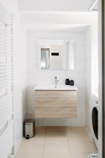 FREE Parking, Nespresso, Netflix - 7