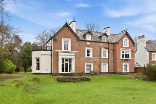 NEW Apartment with Pool Table and Parking Sleeps 7 - 0