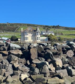 Bryn Eglwys Period Family Home with Sea Views - 0