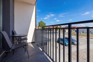 Elegancki Apartament z Miejscem Parkingowym i Balkonem w Łebie by Noclegi Renters - 7