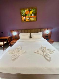 Riviera Hotel and Resort - 6