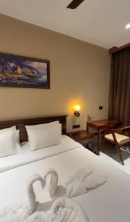 Riviera Hotel and Resort - 4