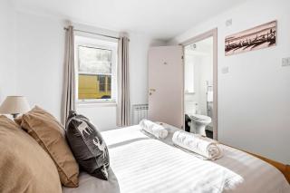 Stunning Sea Views - 2BD & Free Parking - 3