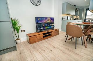 Modern 1 Bedroom Apartment in Leicester w Balcony - 2