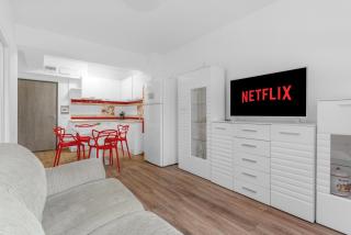 Scarlet Cozy Corner - 7