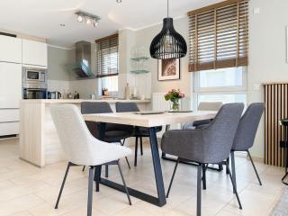 Hampton House - 7