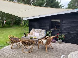 Bright & Spacious Family Home Steps from the Beach - 9