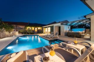 Villa Aurora: A Luxurious Stone Retreat in Dalmatia - 0