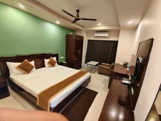 RAILVIEW HOTEL- Nr Platform-1, Railway Station - 0