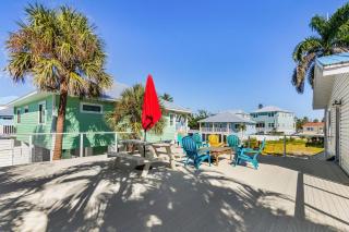 Steps to the Beach, Scenic Deck Views & Near Times Square Fun - FMB - The Upper Deck - Roelens - 0