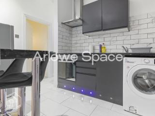 Cosy Tilbury Town 2BR Apt, Station and Amenities - 5