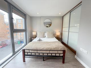 Promo Rate - Modern Flats in Hoxton with Private Balcony near Shoreditch, Old Street, Liverpool Street Station by Staylio London - 8