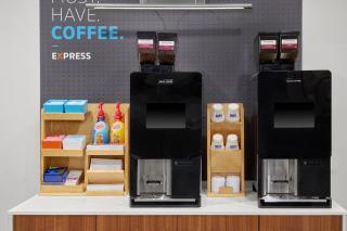 Holiday Inn Express Kansas City - at the Legends! by IHG - 5