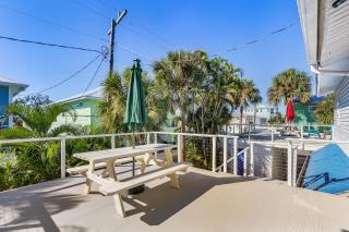 Steps to the Beach, Deck Views & Near Times Square - 2 Villas in One - Sun & Fun Retreat - Roelens - 7
