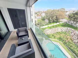 Elegant Luxury Studio - Pool, Beach & Station 2' - 4