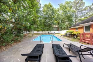 Market District Pool House - 2