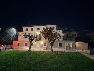 SUNFLOW Luxury Suites - 5