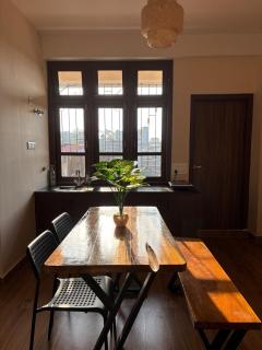 Bivar Road Retreat - 1