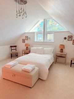 Luxury Villa with Beach Hut and Hot Tub - 8