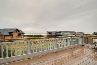 Walk to Beach! Pet-Friendly Westport Home with Views - 8