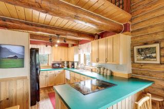 Wild Adventures in Eureka! Amish-Crafted Cabin - 2