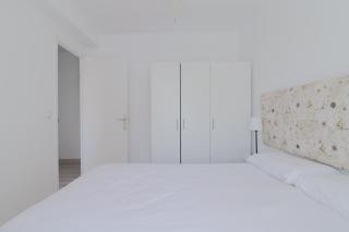 C85 - Brand New 3 Bedroom Apartment by the Center - 3