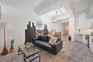 Stylish Downtown Loft above Gaslamp Sleeps 8 - 8