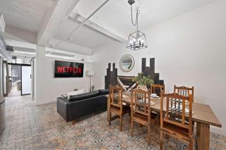Stylish Downtown Loft above Gaslamp Sleeps 8 - 4