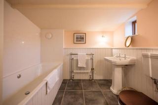 Glorious 5 bed in Snape - 8