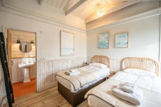 Glorious 5 bed in Snape - 3